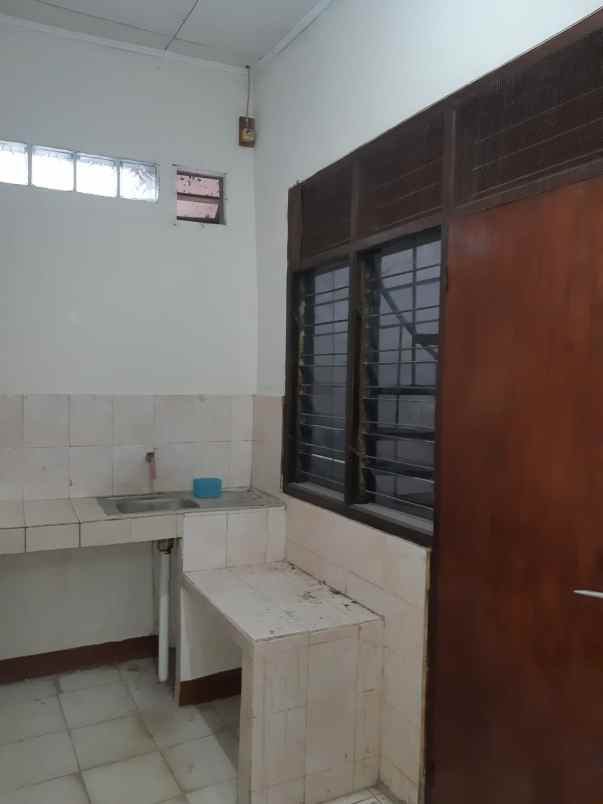 dikontrakkan rumah 2 lantai ks tubun slipi