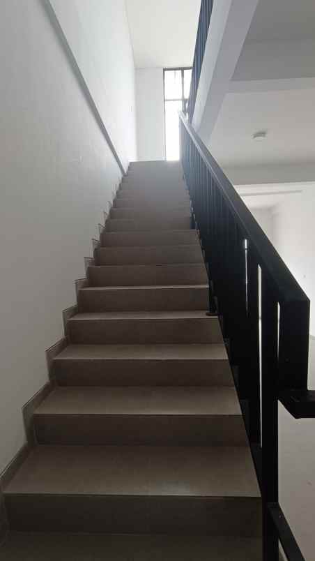 disewakan ruko gudang kantor eastern hill