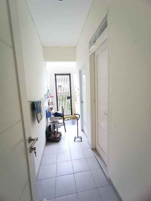 disewakan rumah hook 2 lantai di orchard park batam ce