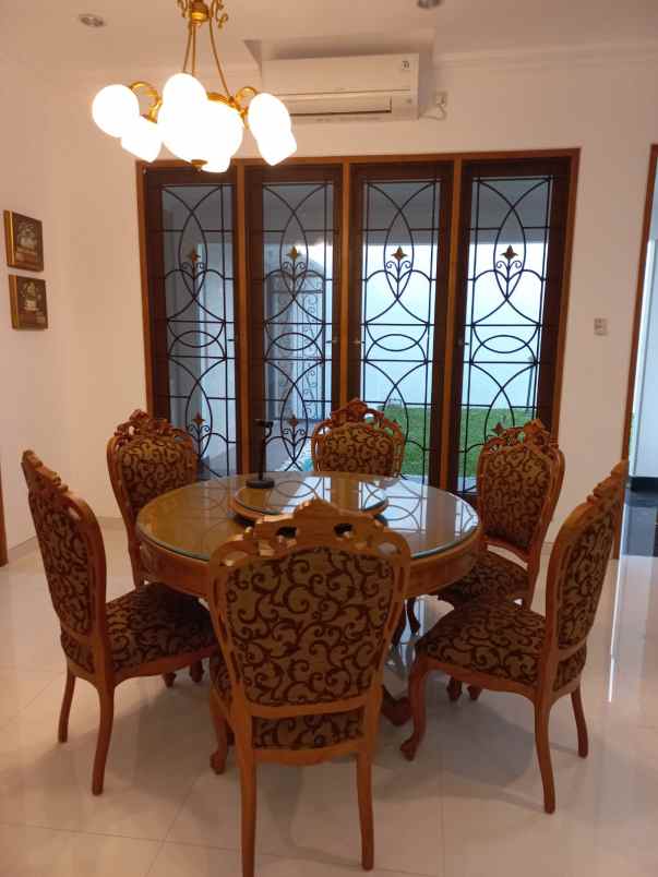 disewakan rumah jalan pakuwon indah