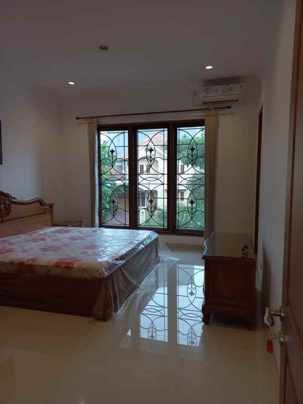 disewakan rumah jalan pakuwon indah