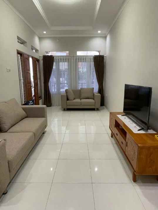 disewakan rumah komplek tulip antapani jl