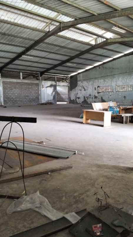 gudang di mengger moh toha