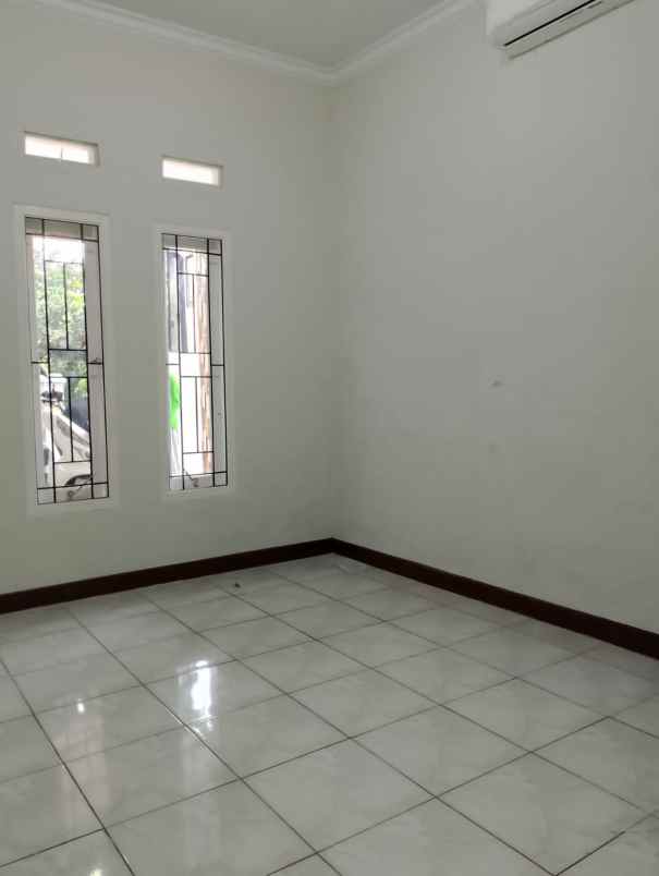 jual cepat rumah modern tanah luas legalitas shm