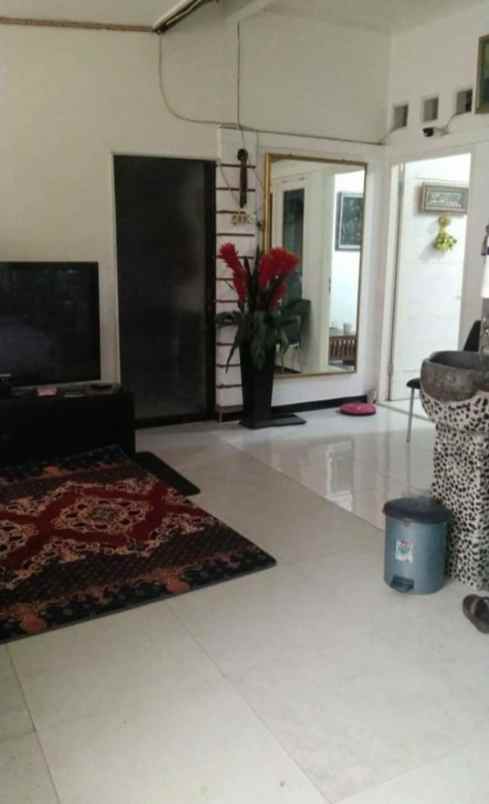 jual rumah second lokasi strategis di ciledug 1m an