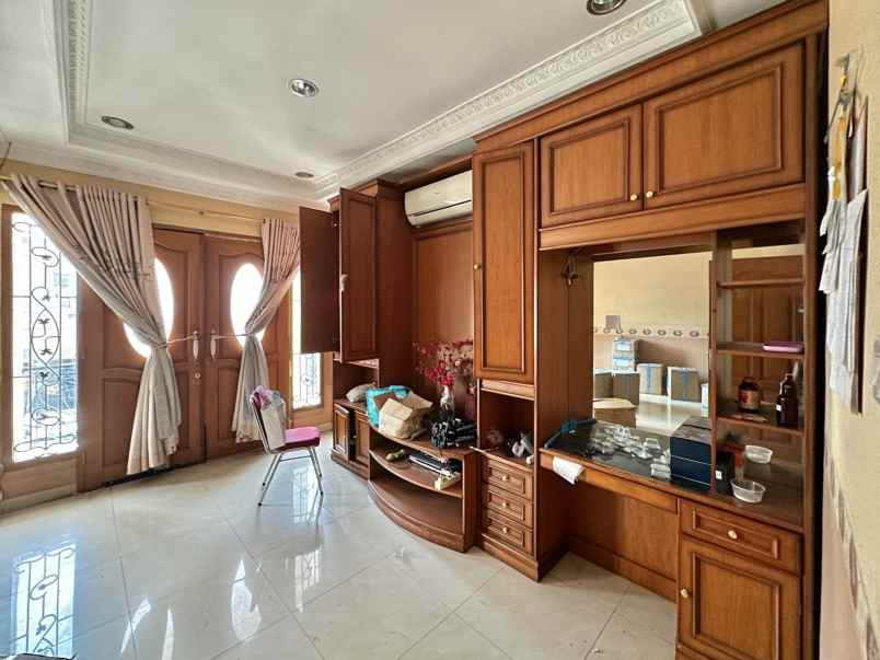 jual rumah taman palem lestari