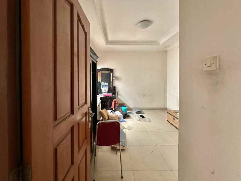 jual rumah taman palem lestari