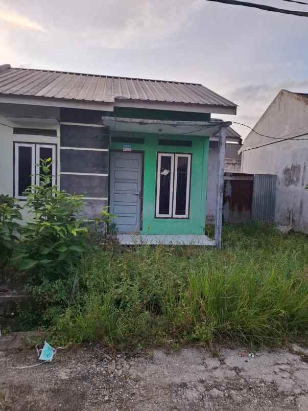 over kredit rumah jl suka karya kualu panam