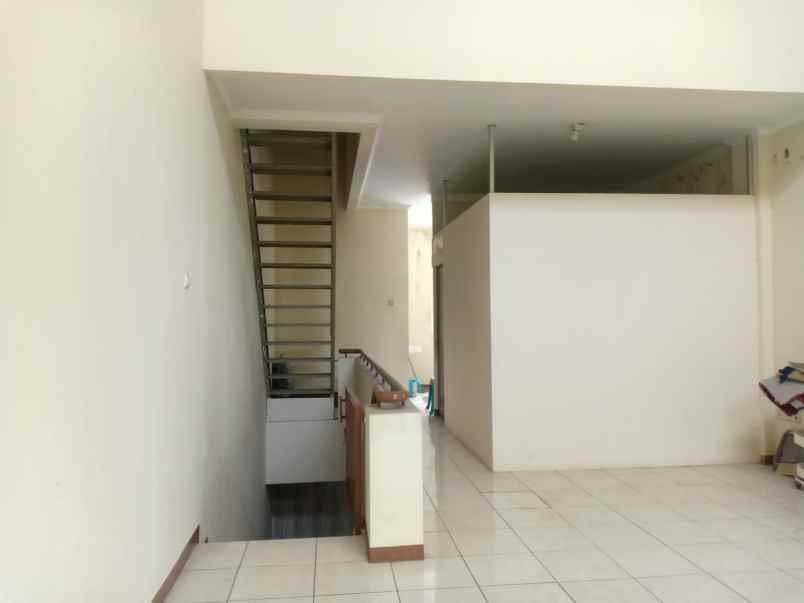 ruko di kota baru parahyangan banyak niaga