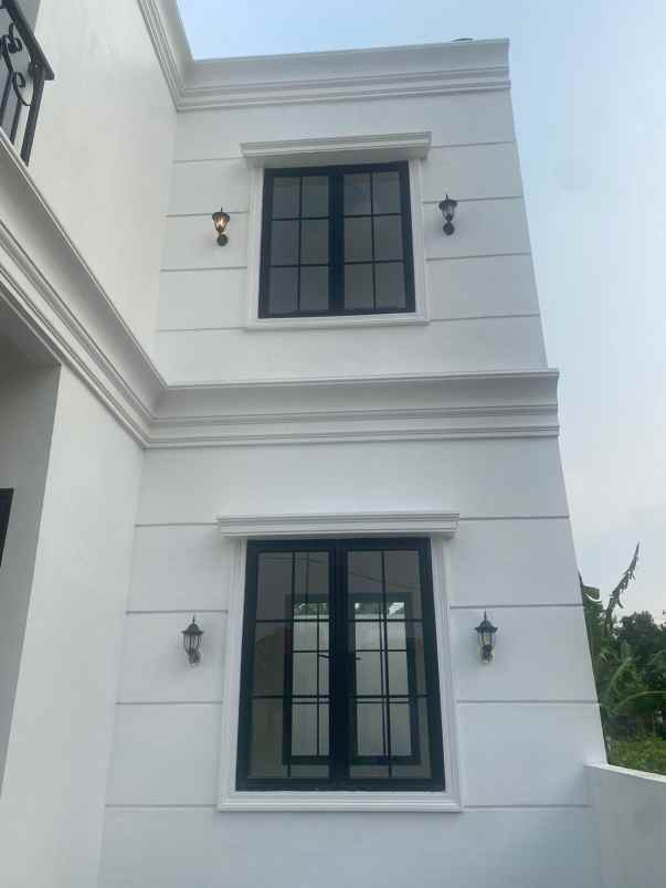 rumah 2 lantai design american classic