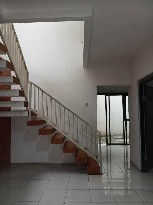 rumah 2 lantai di cilame one gate system
