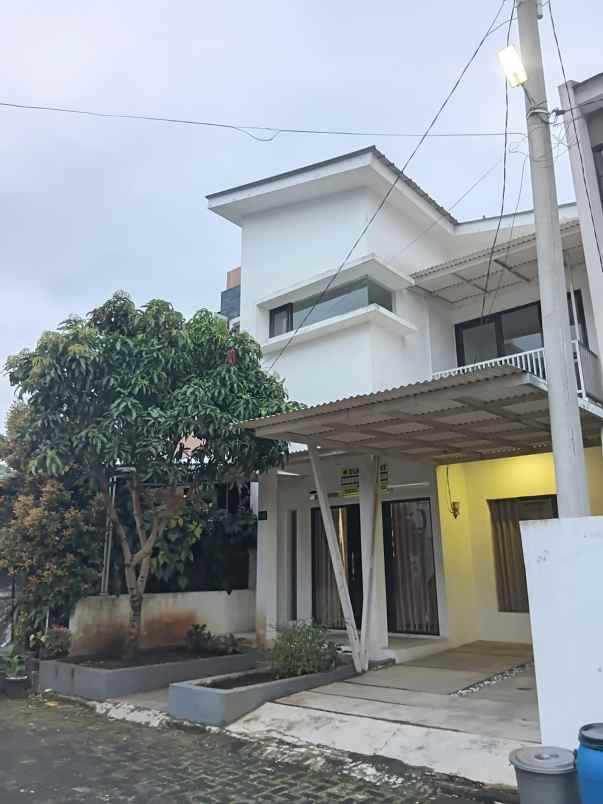 rumah 2 lantai di cilame one gate system