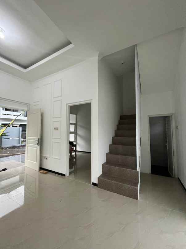 rumah 2 lantai lokasi dekat kampus binus araya