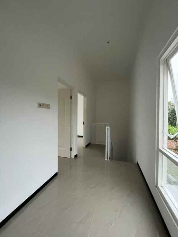 rumah 2 lantai lokasi dekat kampus binus araya