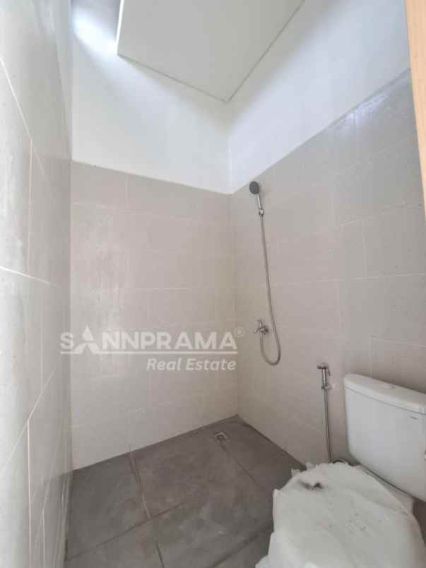 rumah 2 lantai minimalis di cluster dekat stasiun bima