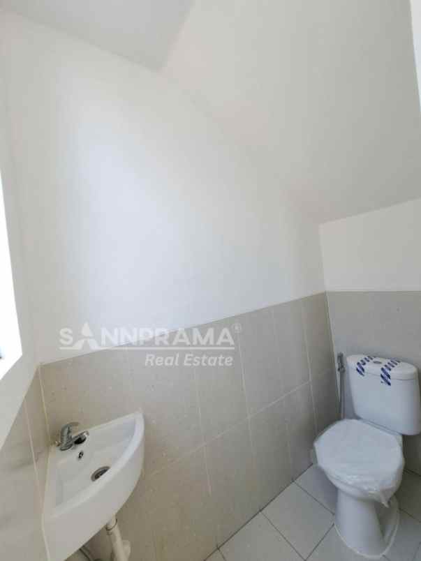 rumah 2 lantai minimalis di cluster dekat stasiun bima