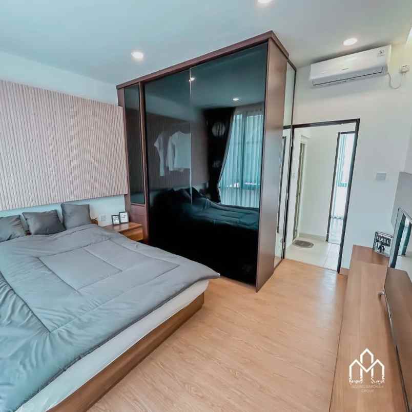 rumah 2 lantai minimalis modern di tengah kota bandung