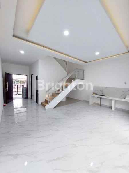 rumah 2 lantai siap huni seperti baru kalikepiting