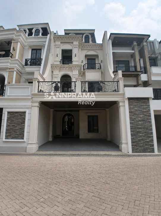 rumah american classic siap huni di jagakarsa jaksel