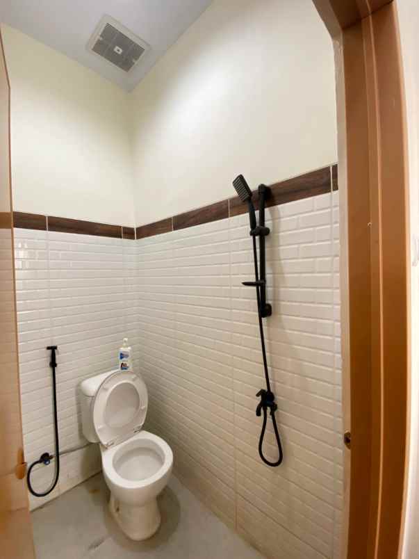 rumah apik siap huni dalam cluster di bedahan sawangan