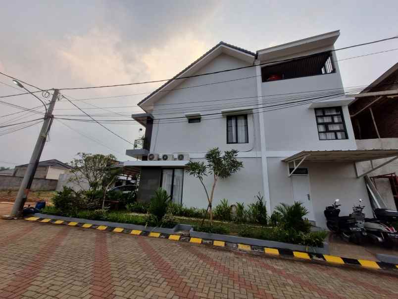 rumah bagus terawat 2 5 lantai di sawangan depok