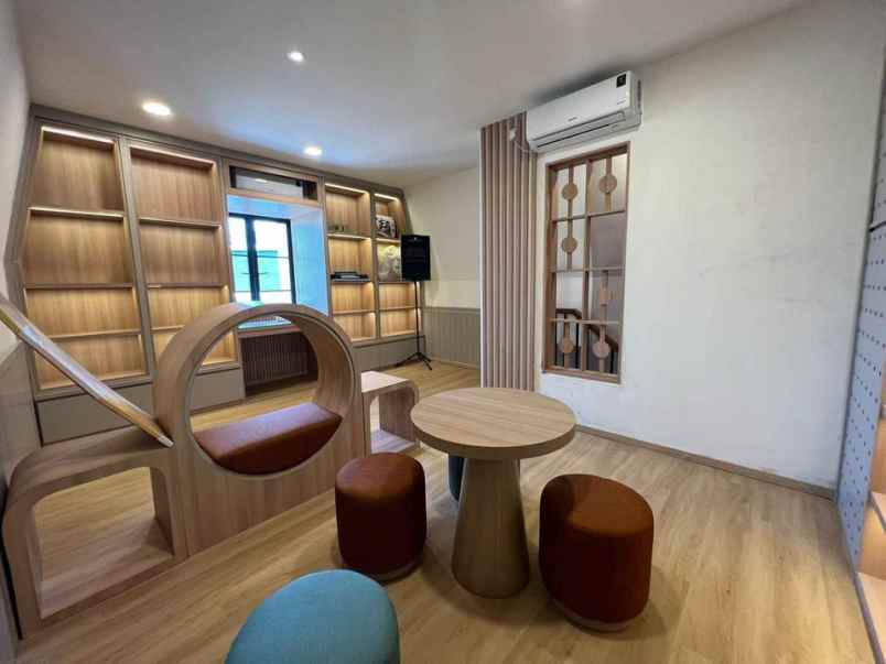 rumah baru 2 lantai attic bintaro