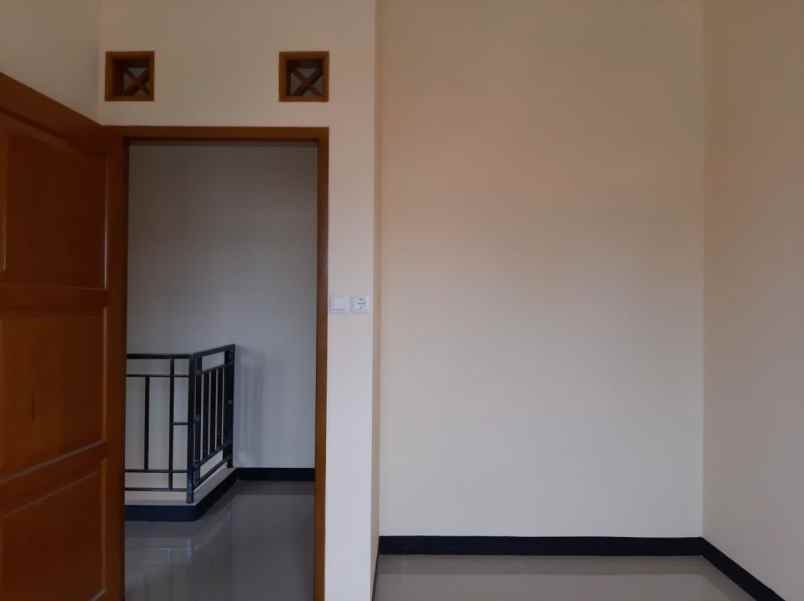 rumah baru shm 2 lantai strategis dekat stasiun tambun