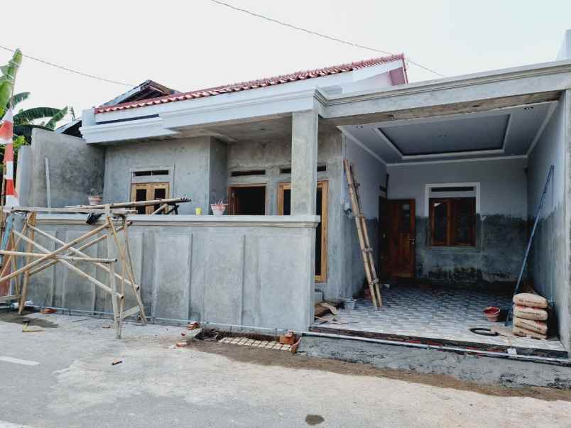 rumah baru tahap finishing gedongan dekat kampus akfis