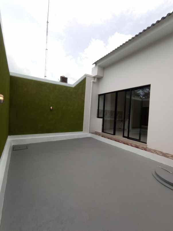 rumah baru tanah luas di utara sd model sleman yogyaka