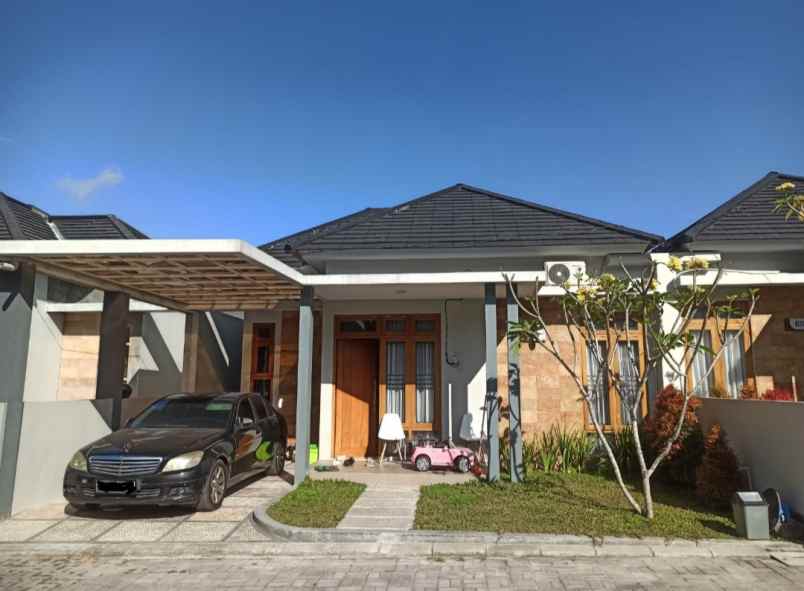 rumah cantik cluster dekat bandara yia