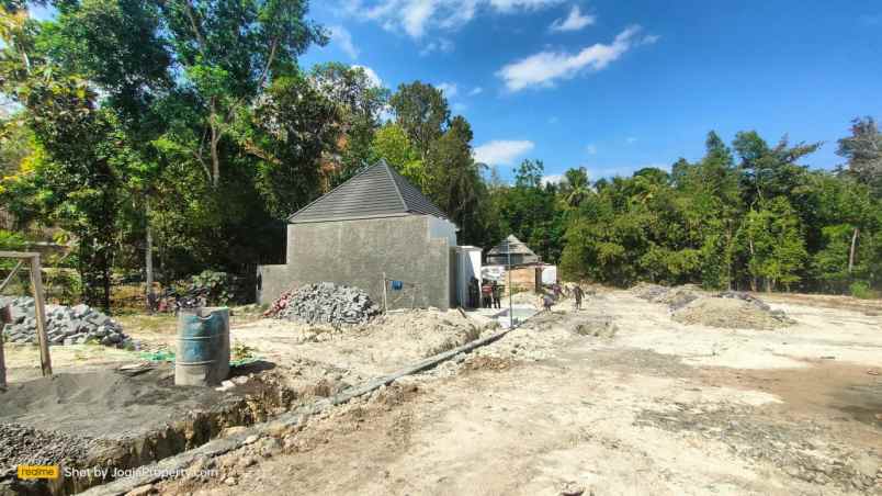 rumah cantik modern di perumahan dekat kampus umy