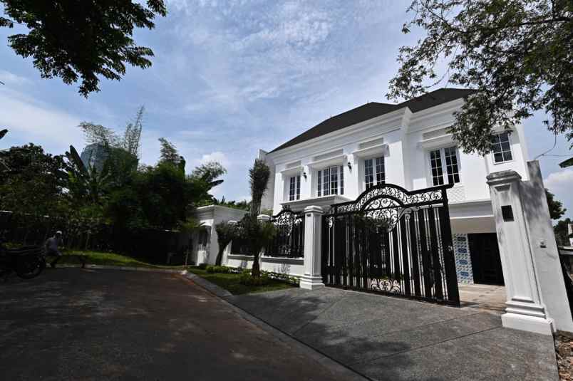 rumah classic mewah jakarta selatan