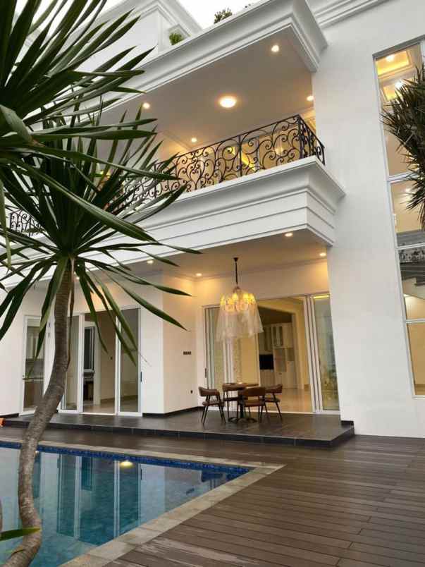 rumah classic mewah jakarta selatan