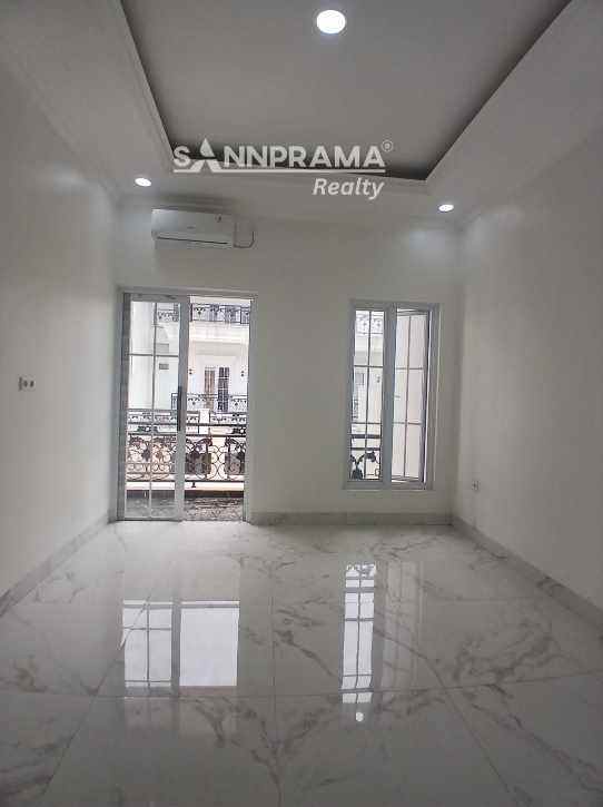 rumah cluster 2 lantai di cipedak jakarta selatan