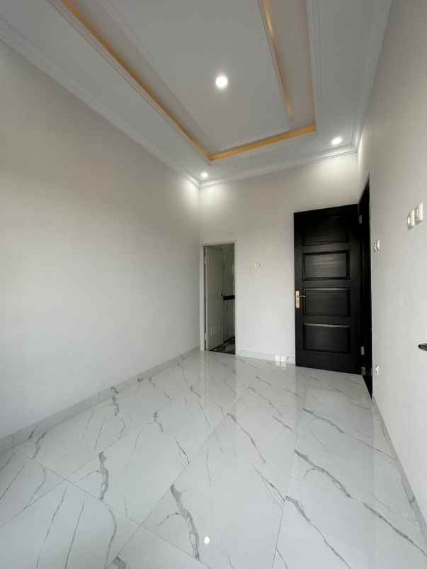 rumah di jaksel dekat jl andara raya tol brigif