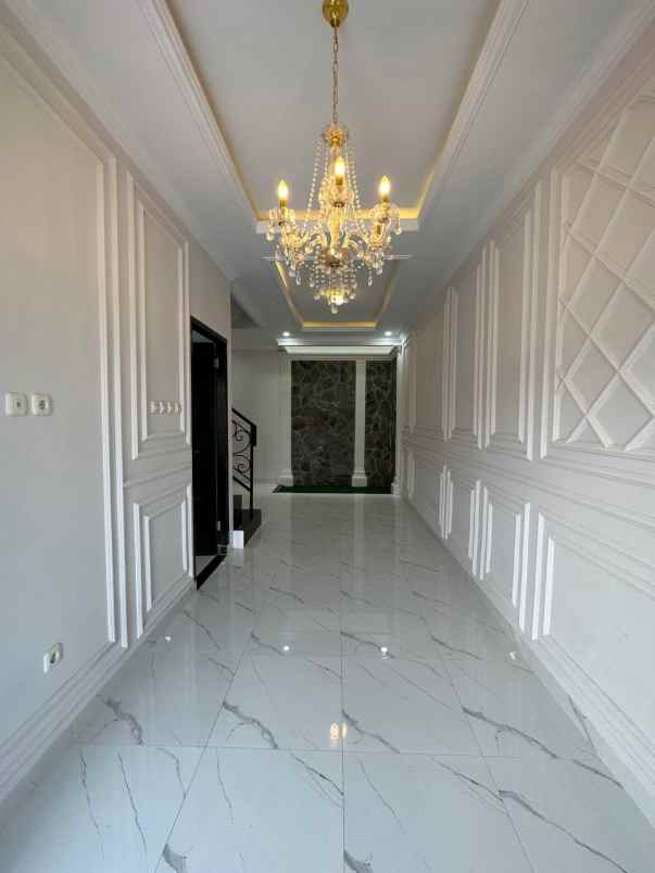 rumah di jaksel dekat jl andara raya tol brigif