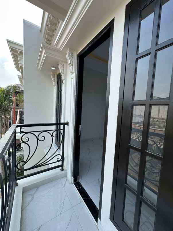 rumah di jaksel dekat jl andara raya tol brigif