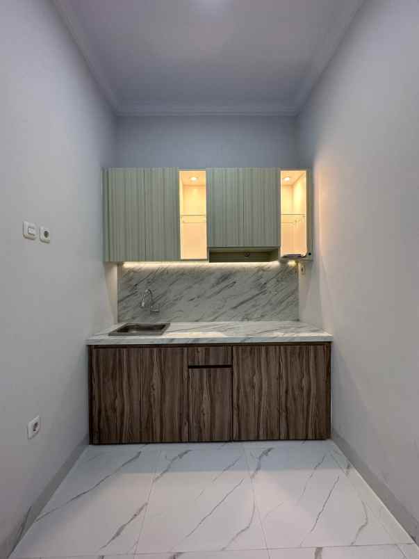 rumah di jaksel dekat jl andara raya tol brigif