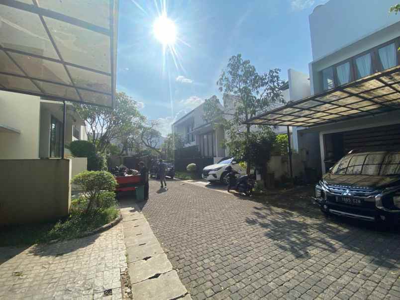 rumah dijual dalam townhouse di kemang jakarta selatan