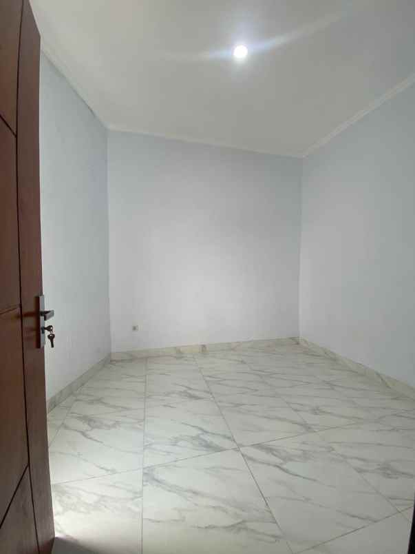 rumah dp 0 siap huni 2 lantai dekat stasiun