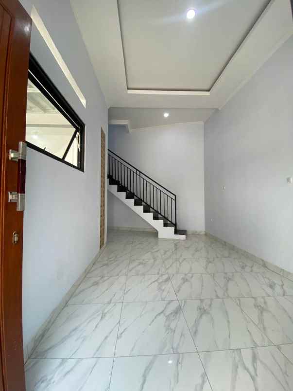 rumah dp 0 siap huni 2 lantai dekat stasiun