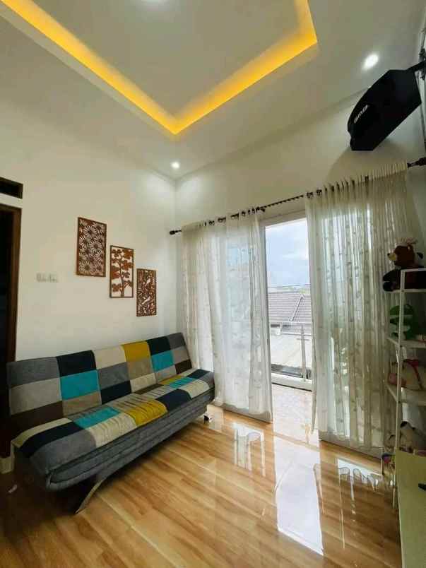 rumah full furnished 3 lantai dibogor