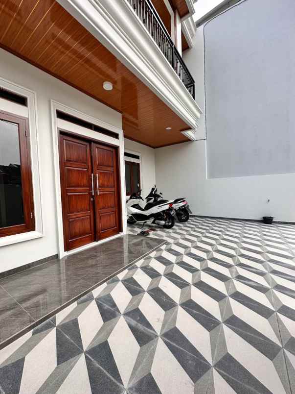 rumah hook 2 lantai ciracas jakarta timur