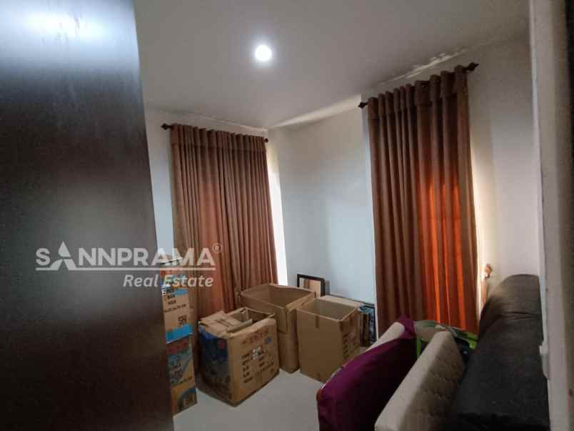 rumah hook 2 lt akses 2 pintu tol depok