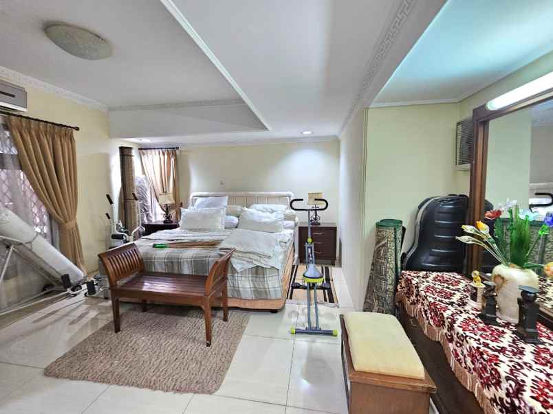 rumah hook siap huni di pulomas jakarta timur