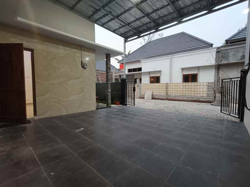 rumah idaman cantik 800jt di maguwoharjo siap huni