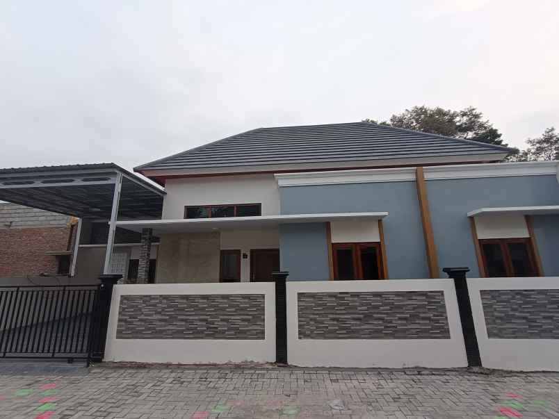 rumah idaman cantik 800jt di maguwoharjo siap huni