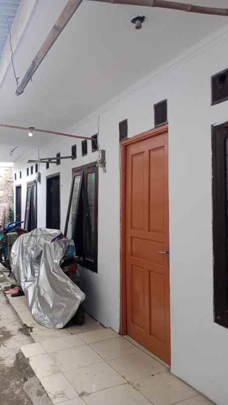 rumah induk dan kontrakan 3 pintu jual murah