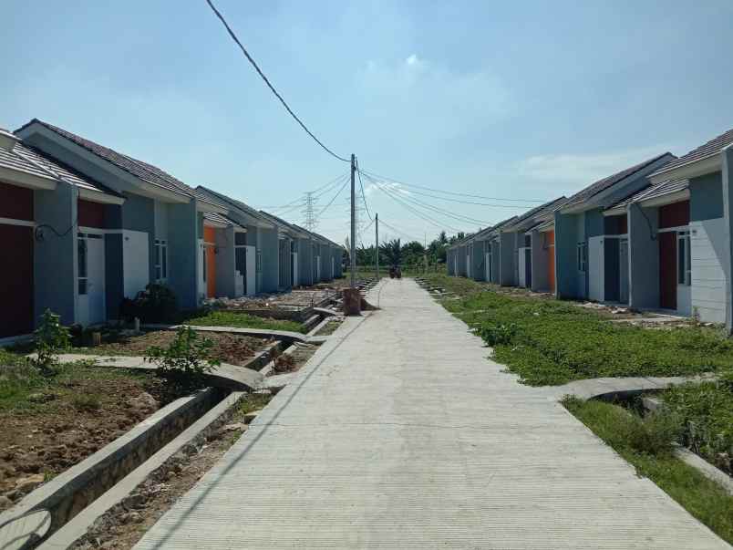 rumah jalan raya pasar muara