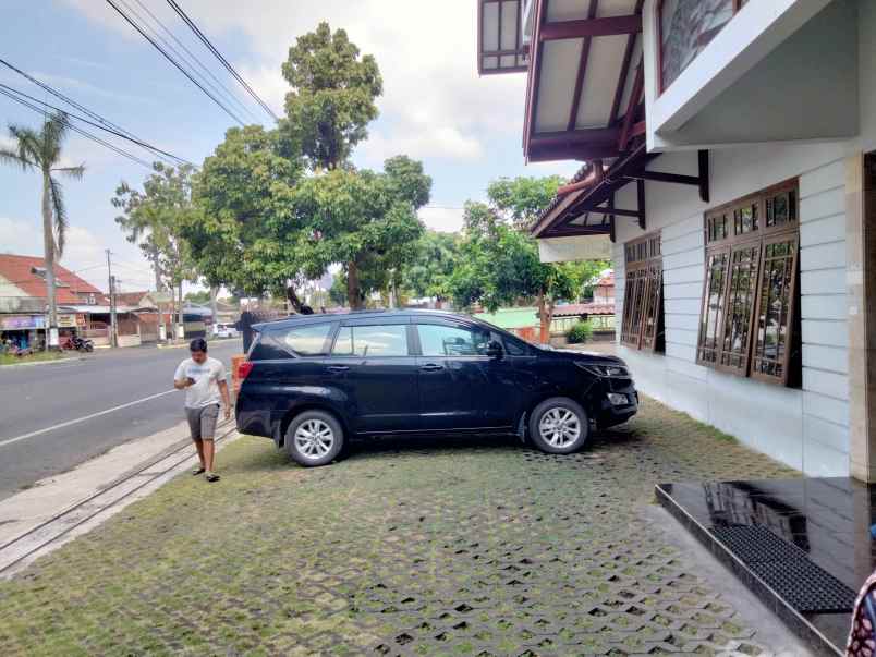 rumah jl atmosukarto no 11